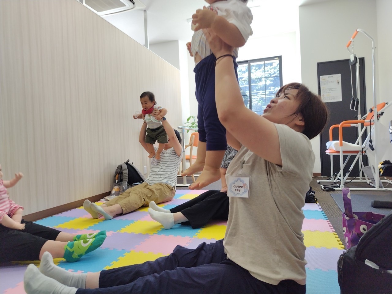 親子で楽しむベビーストレッチレッスン＆子育て座談会