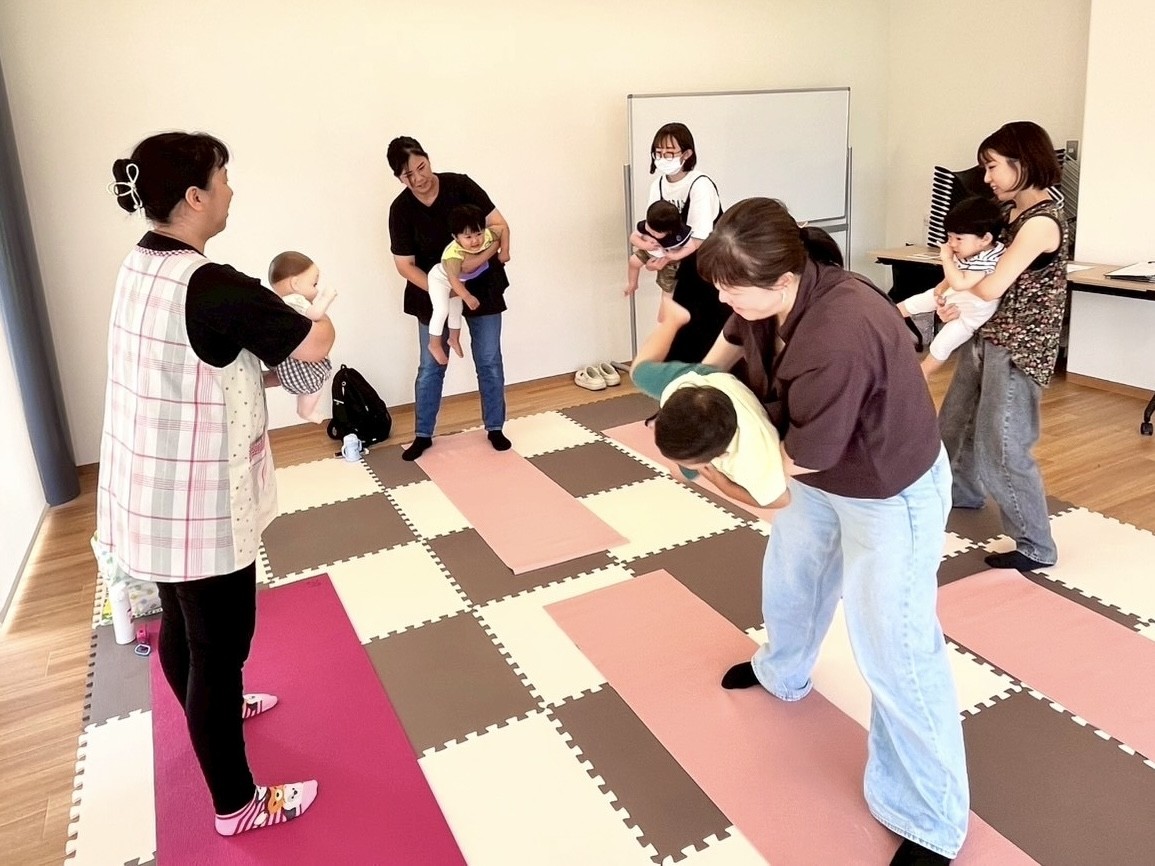 親子で楽しむベビーストレッチレッスン＆子育て座談会