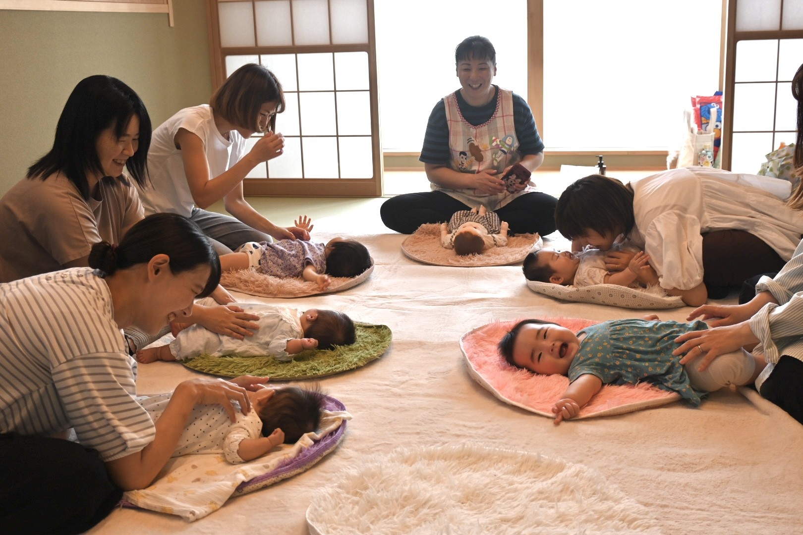 赤ちゃんもママもにっこり！ベビーマッサージレッスン＆子育て座談会